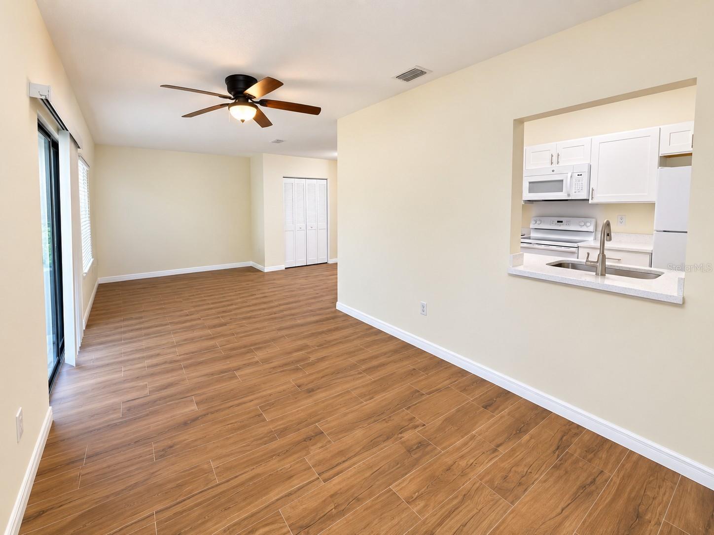 902 W SHANNON CT — photo 8
