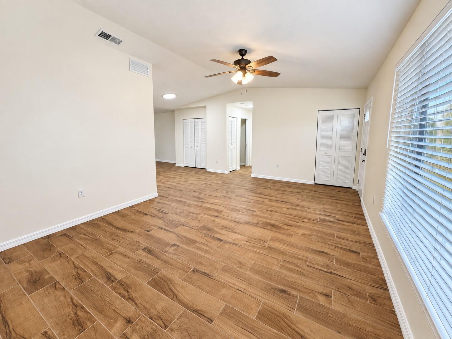902 W SHANNON CT — photo 6