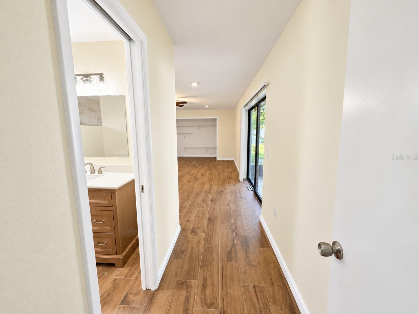 902 W SHANNON CT — photo 14