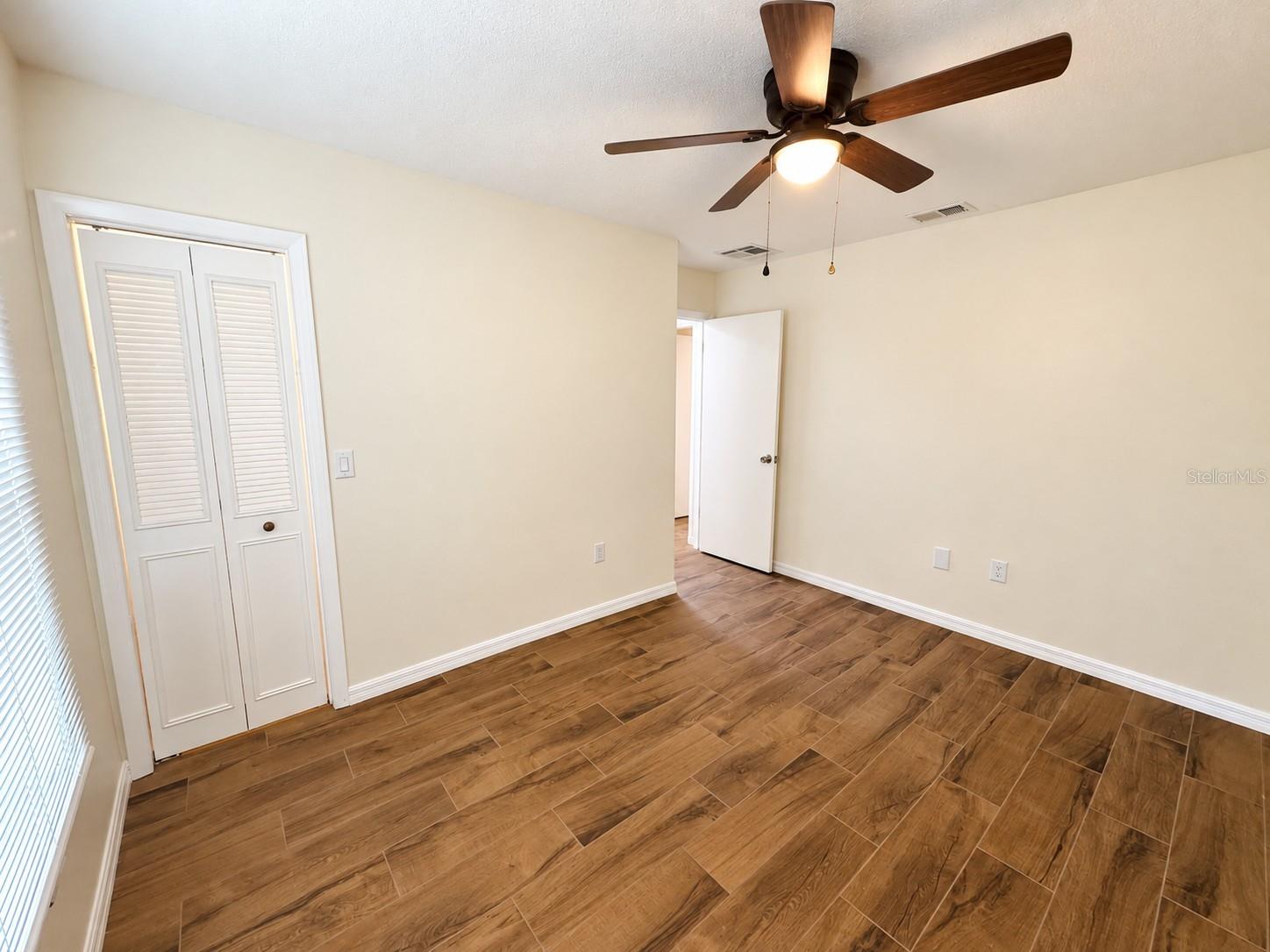 902 W SHANNON CT — photo 19