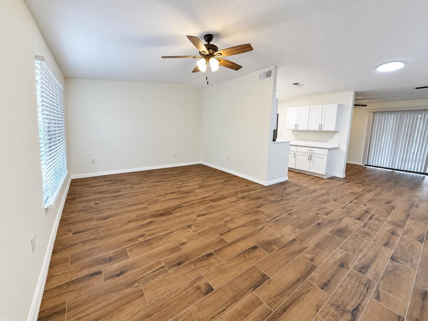 902 W SHANNON CT — photo 9