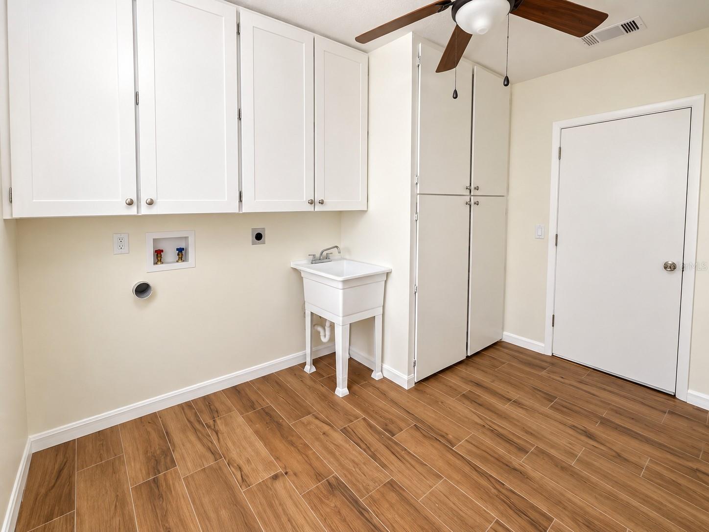 902 W SHANNON CT — photo 26