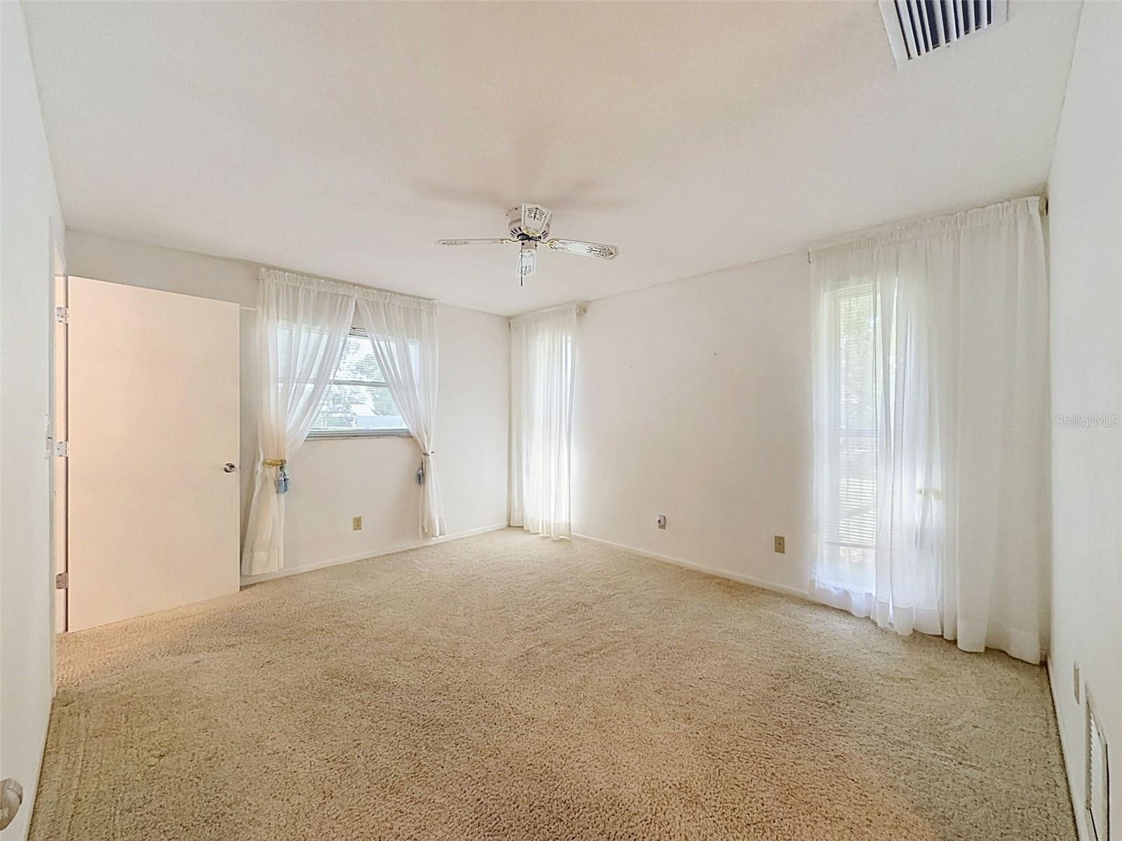 2580 WINDWOOD DR — photo 36