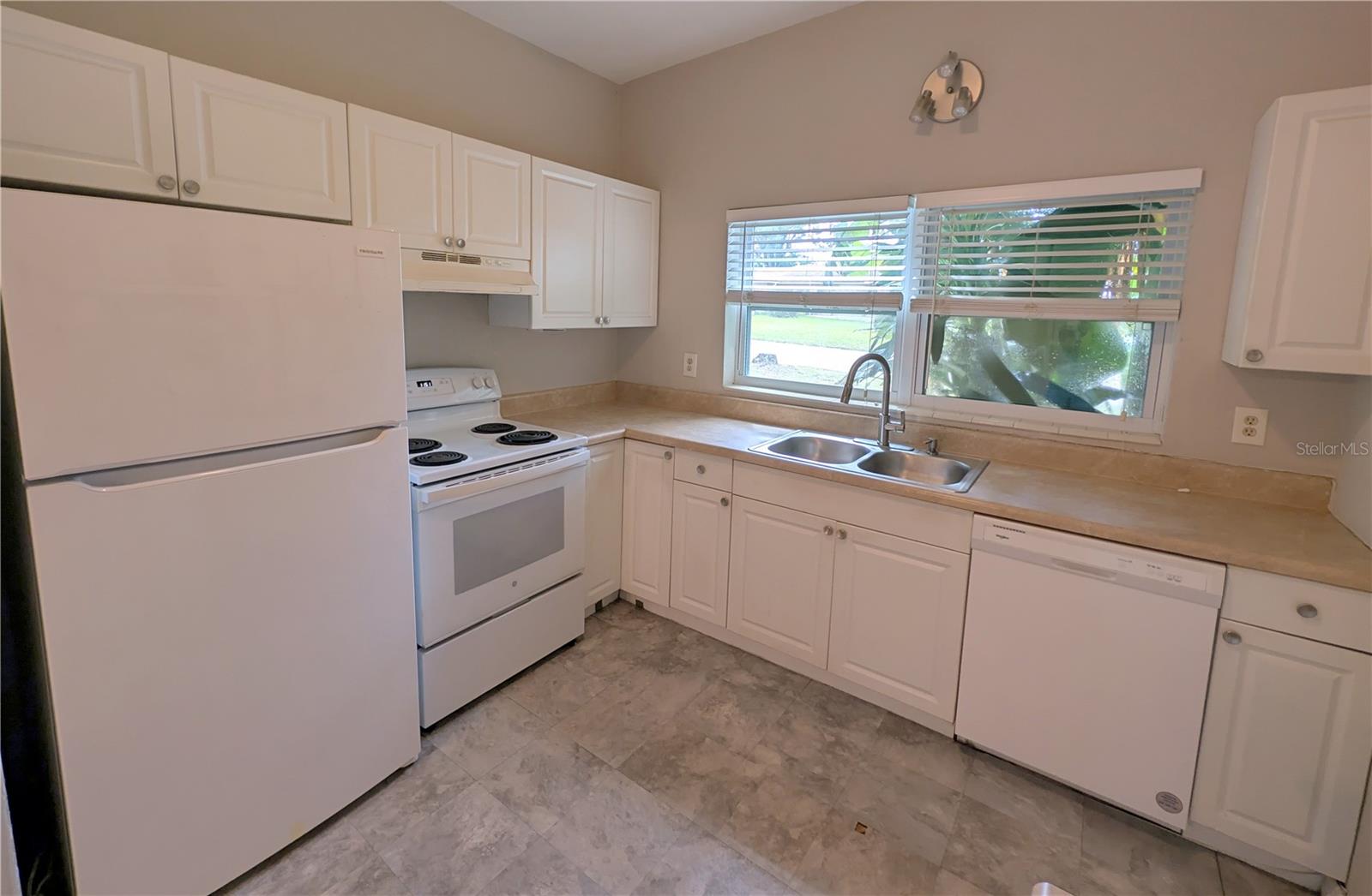 1528 LEVERN ST — photo 12