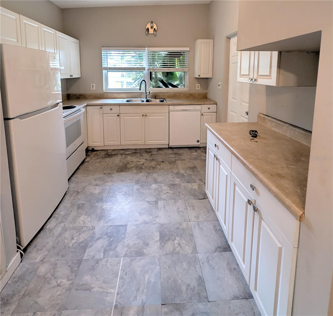 1528 LEVERN ST — photo 3