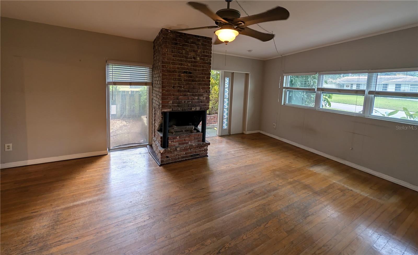 1528 LEVERN ST — photo 8