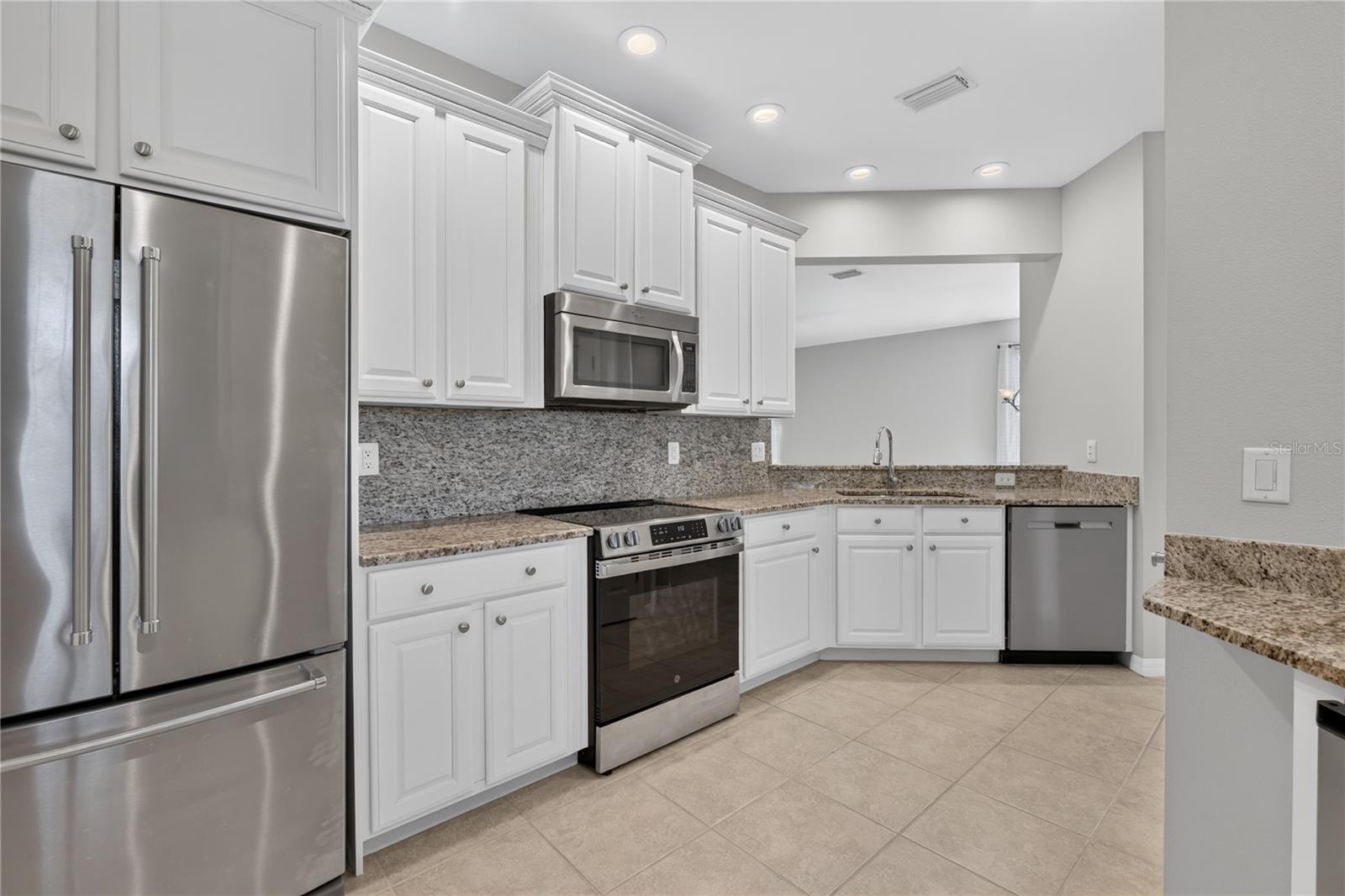 2534 OSWEGO DR — photo 17