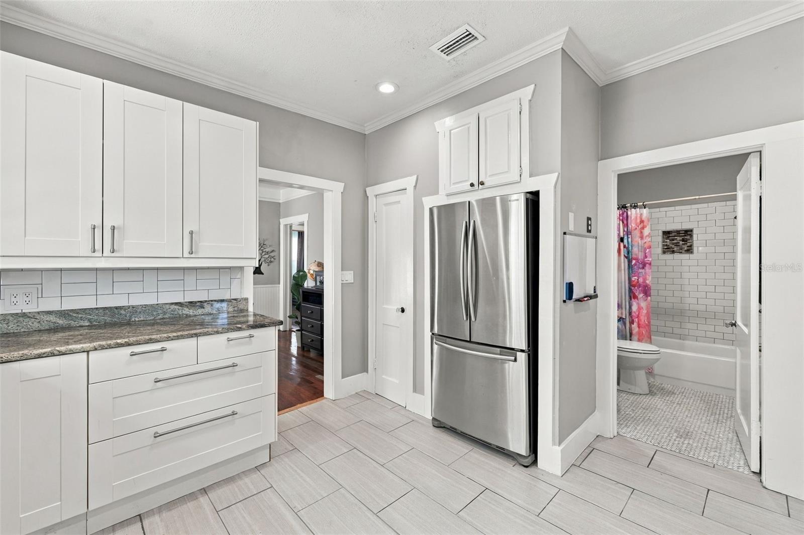 314 E HANNA AVE — photo 12