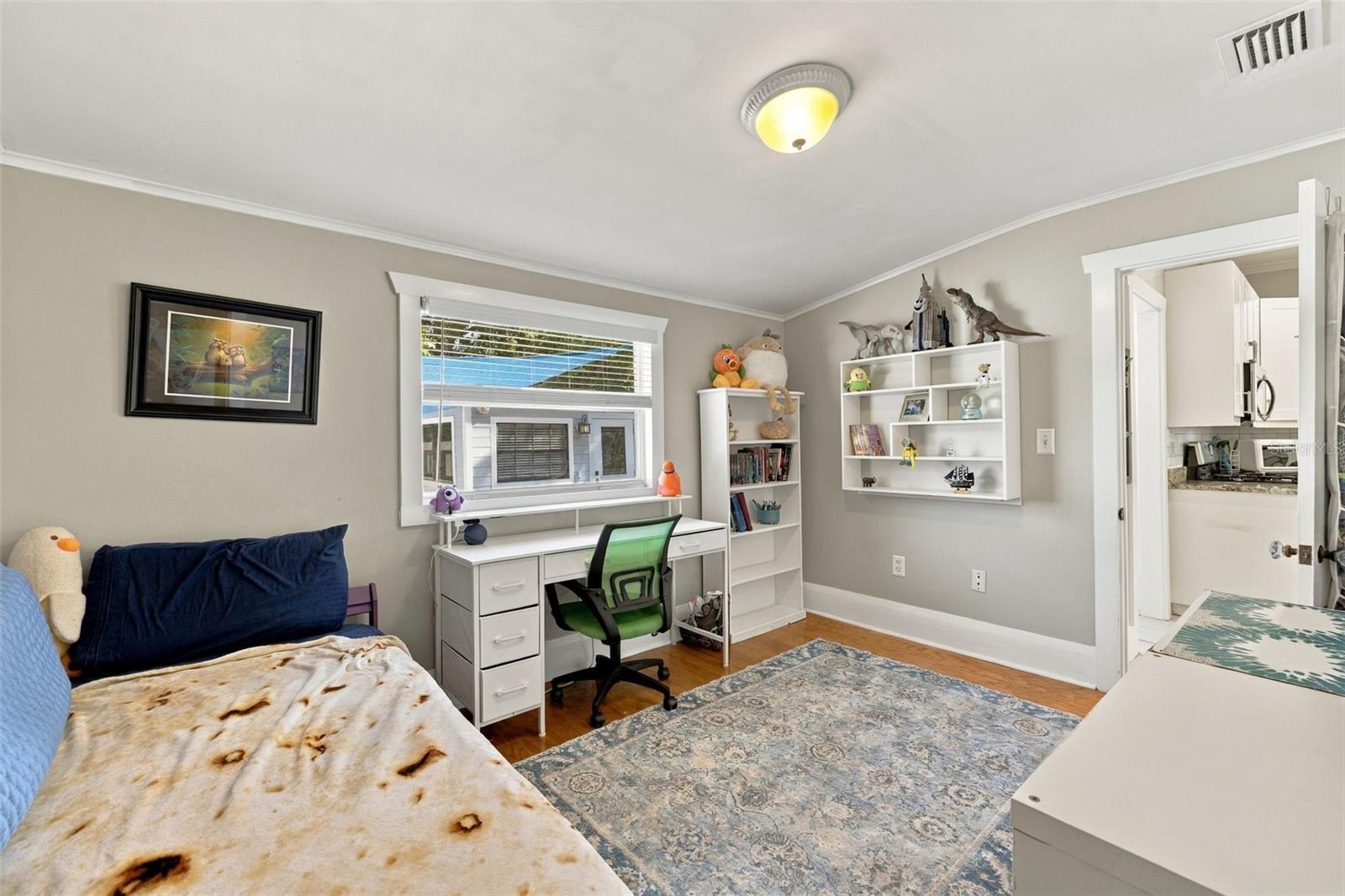 314 E HANNA AVE — photo 24