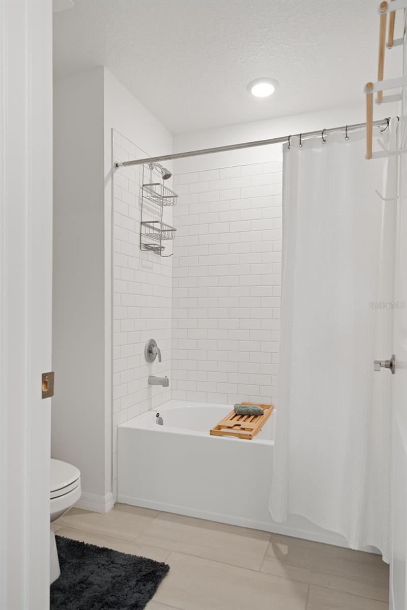 6582 PORCH LIGHT DR — photo 32