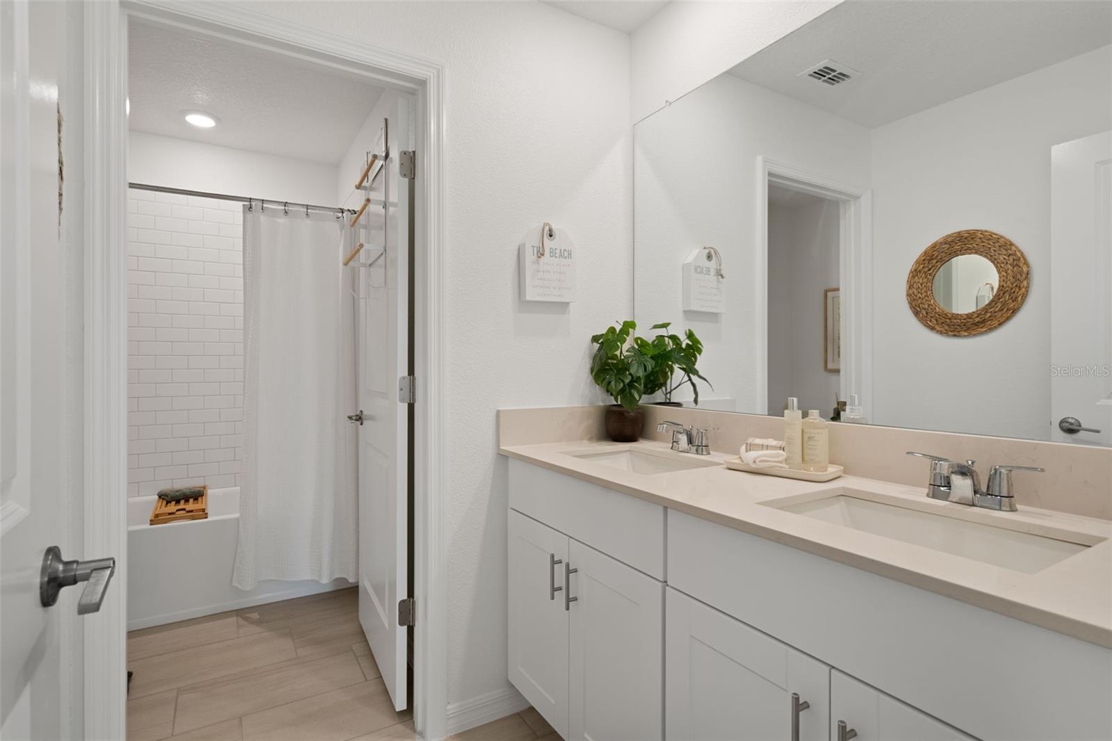 6582 PORCH LIGHT DR — photo 31