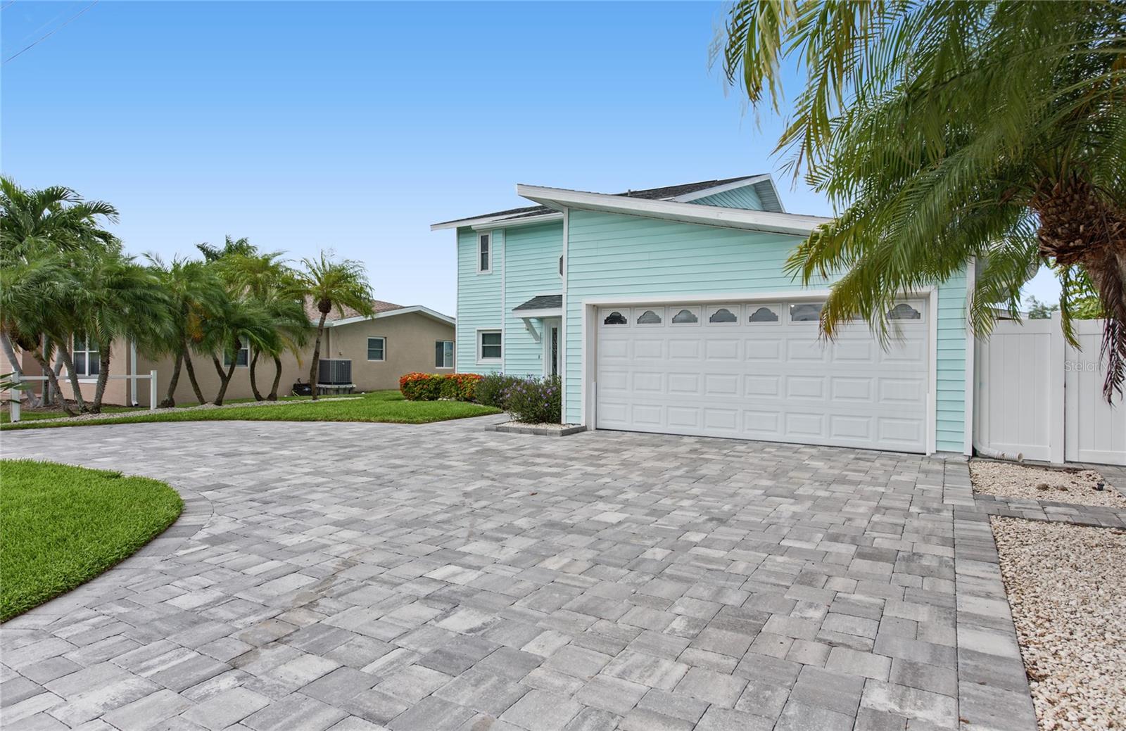 544 LILLIAN DR — photo 3