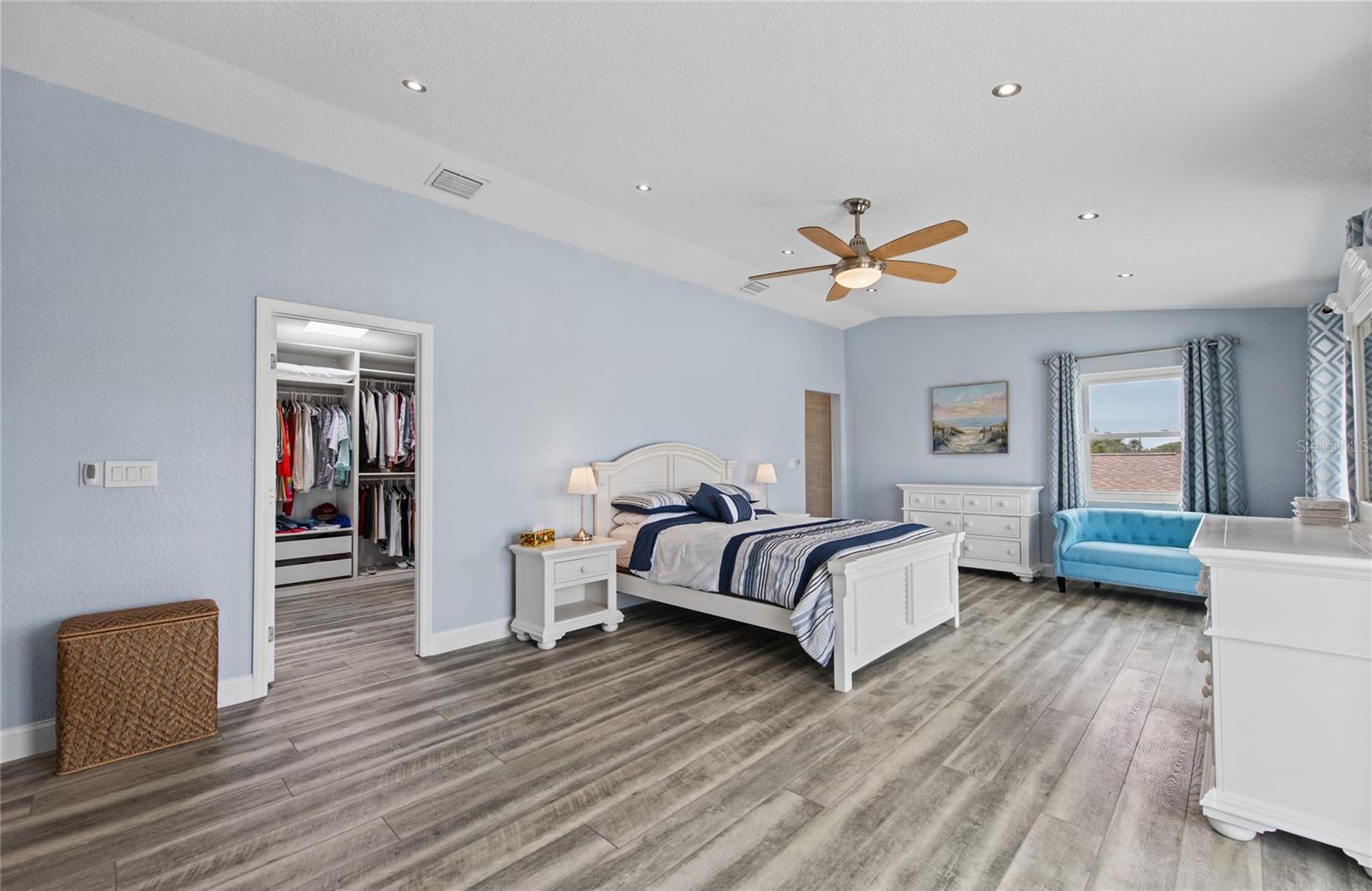 544 LILLIAN DR — photo 45