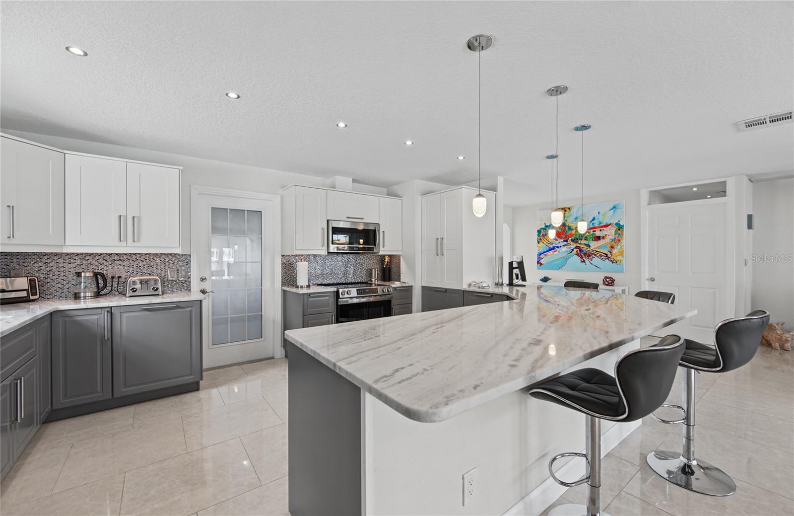 544 LILLIAN DR — photo 32