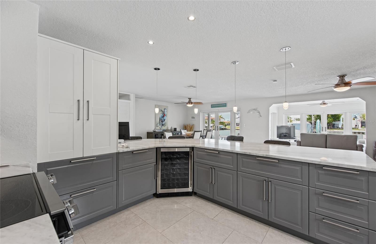 544 LILLIAN DR — photo 37