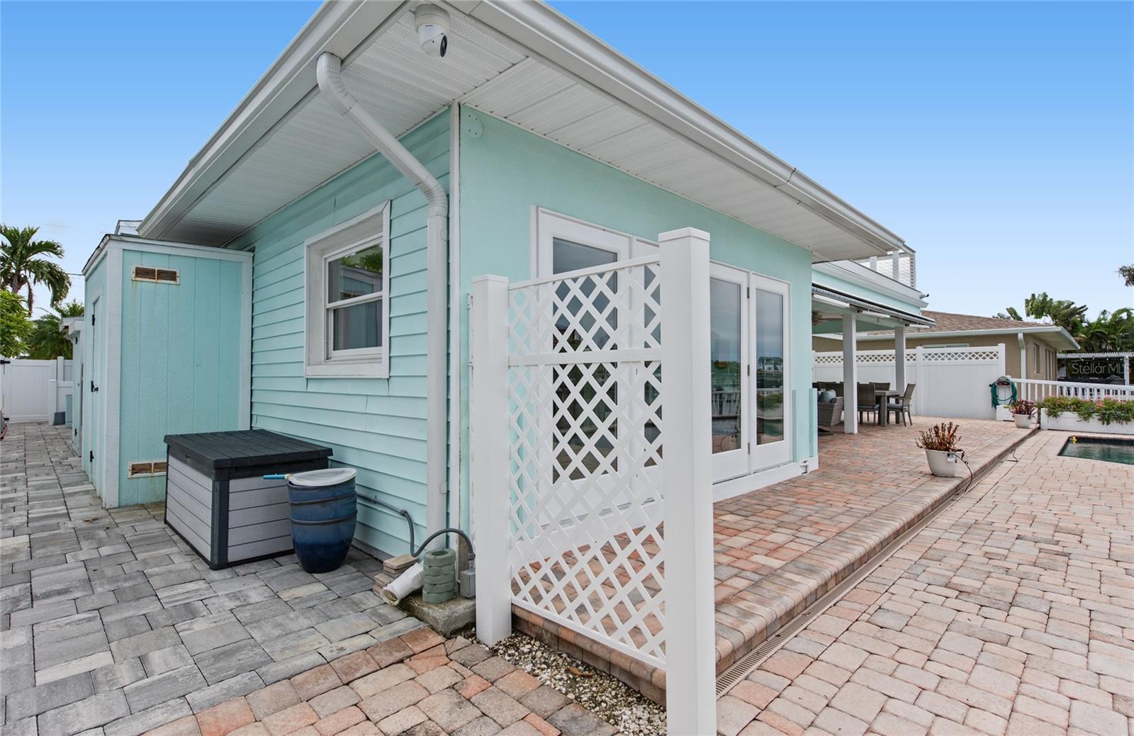 544 LILLIAN DR — photo 8
