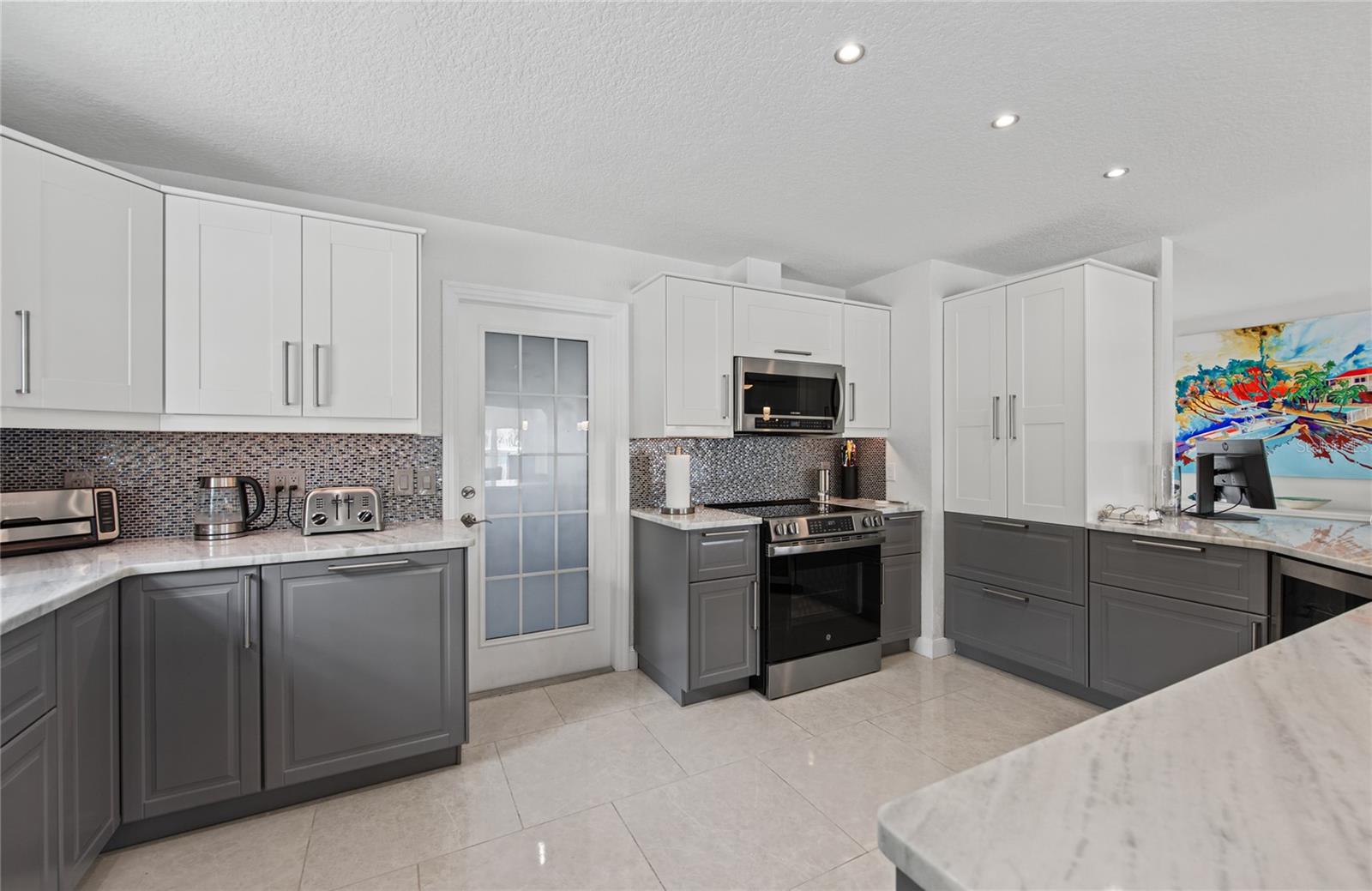 544 LILLIAN DR — photo 35