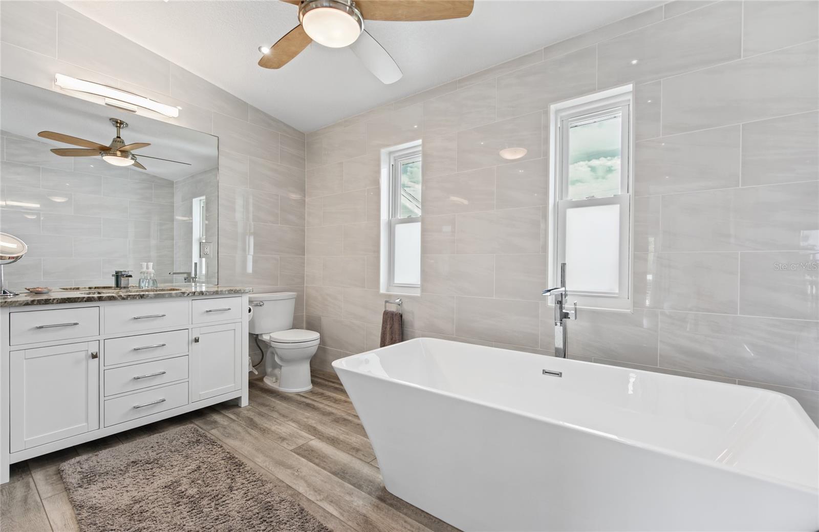 544 LILLIAN DR — photo 49
