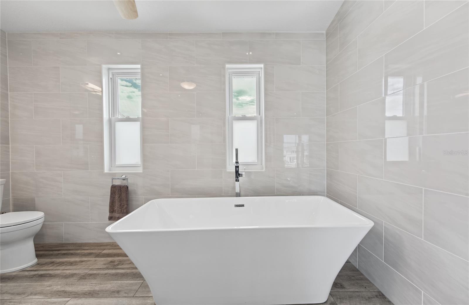 544 LILLIAN DR — photo 50
