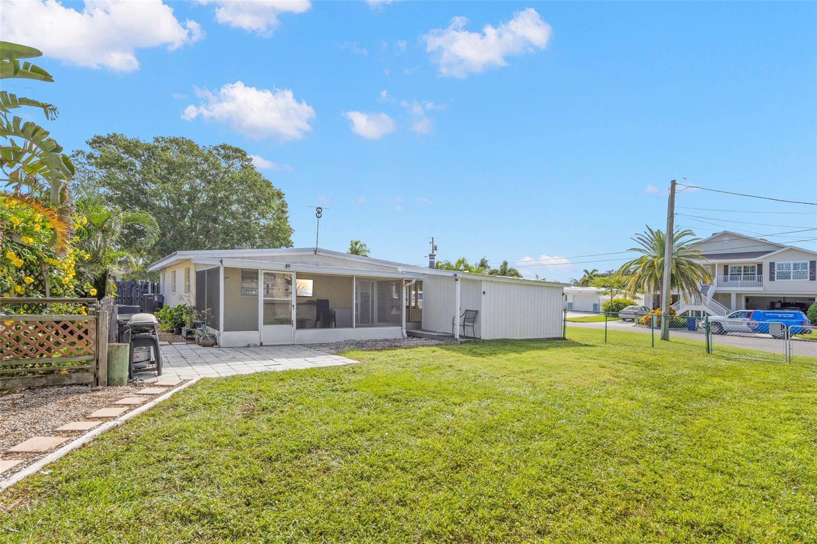 332 WESTWINDS DR — photo 18