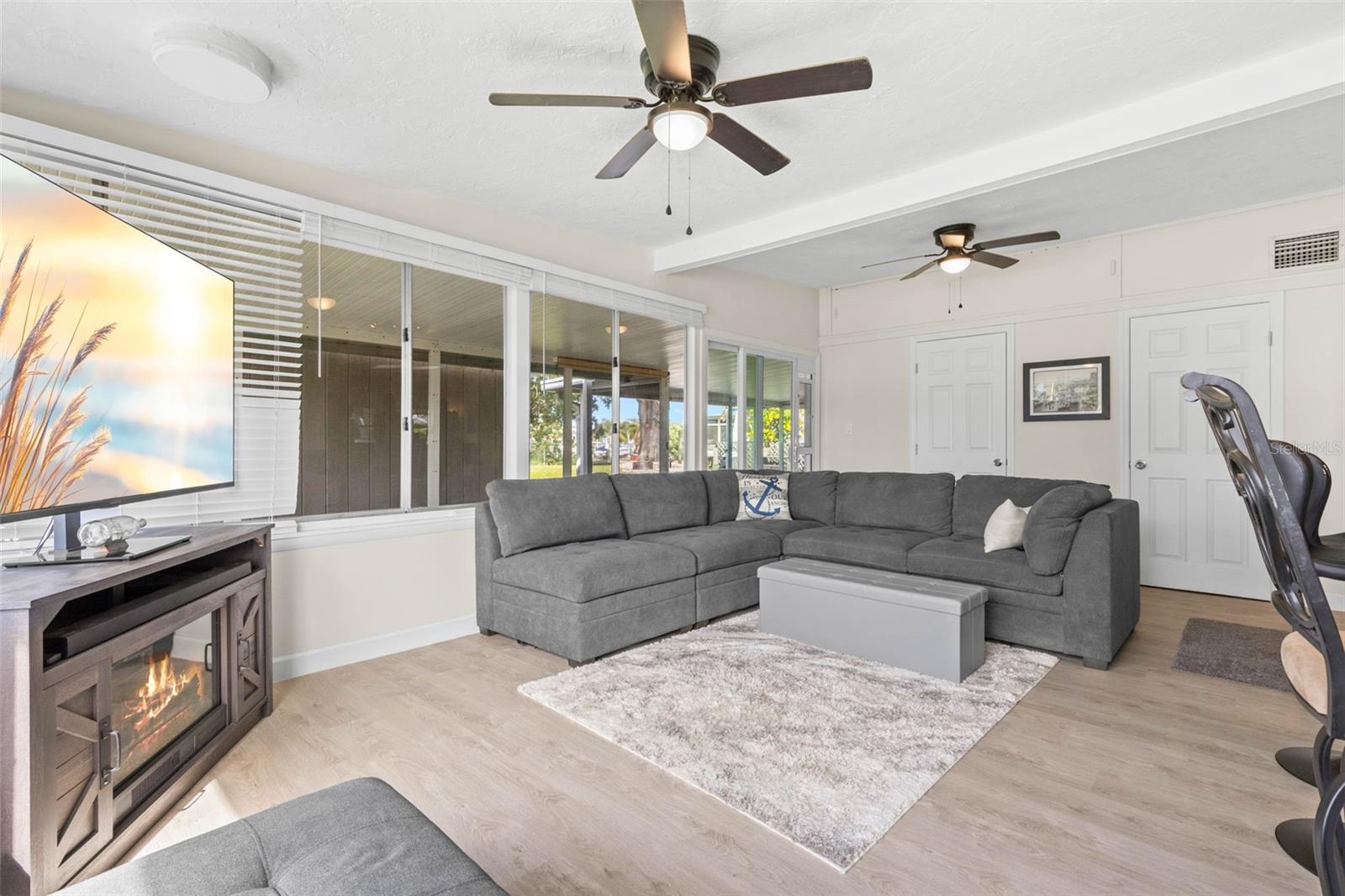 332 WESTWINDS DR — photo 15