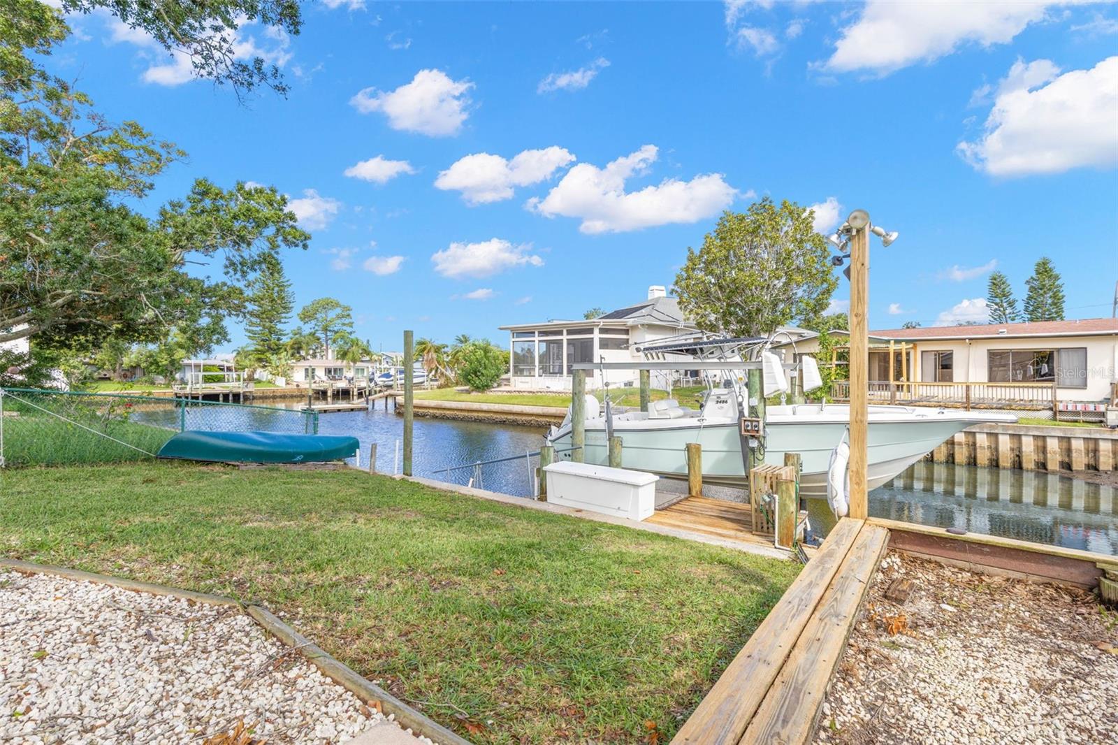 332 WESTWINDS DR — photo 20