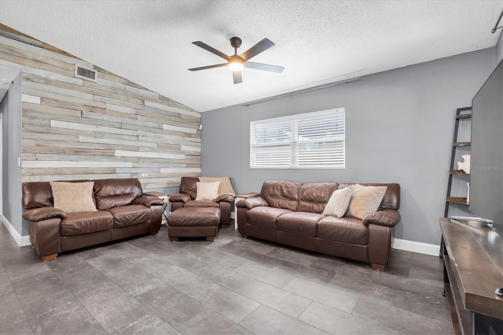 1951 TAYLOR LAKE CIR — photo 5