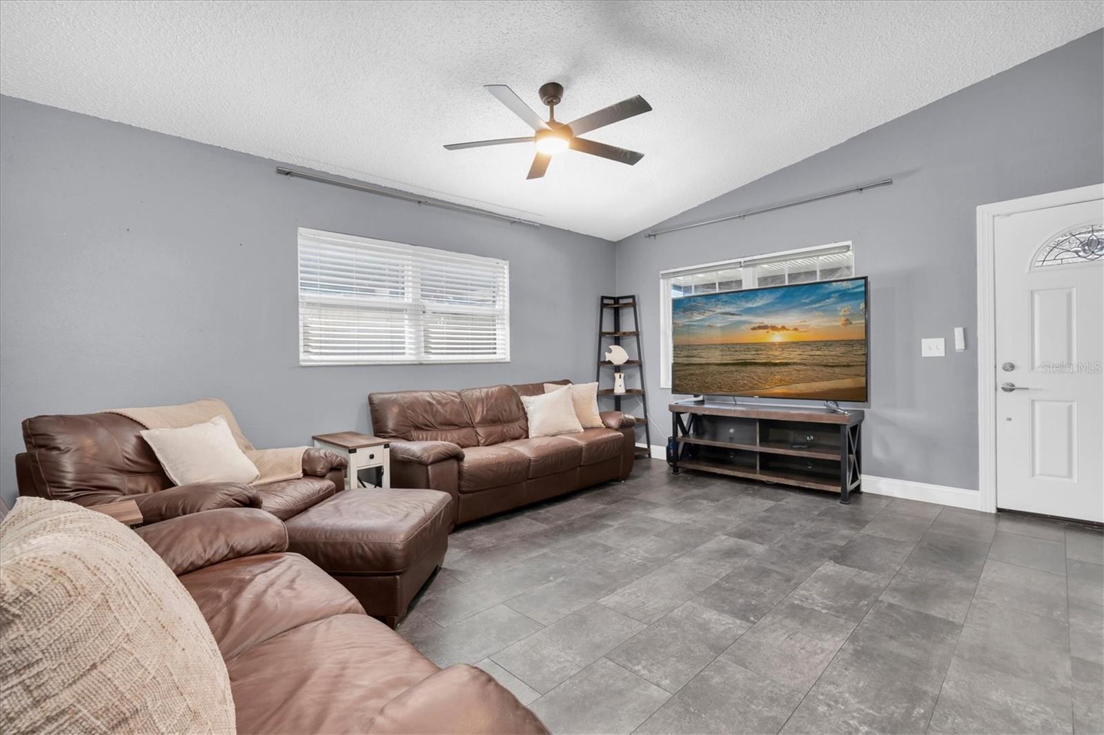 1951 TAYLOR LAKE CIR — photo 4