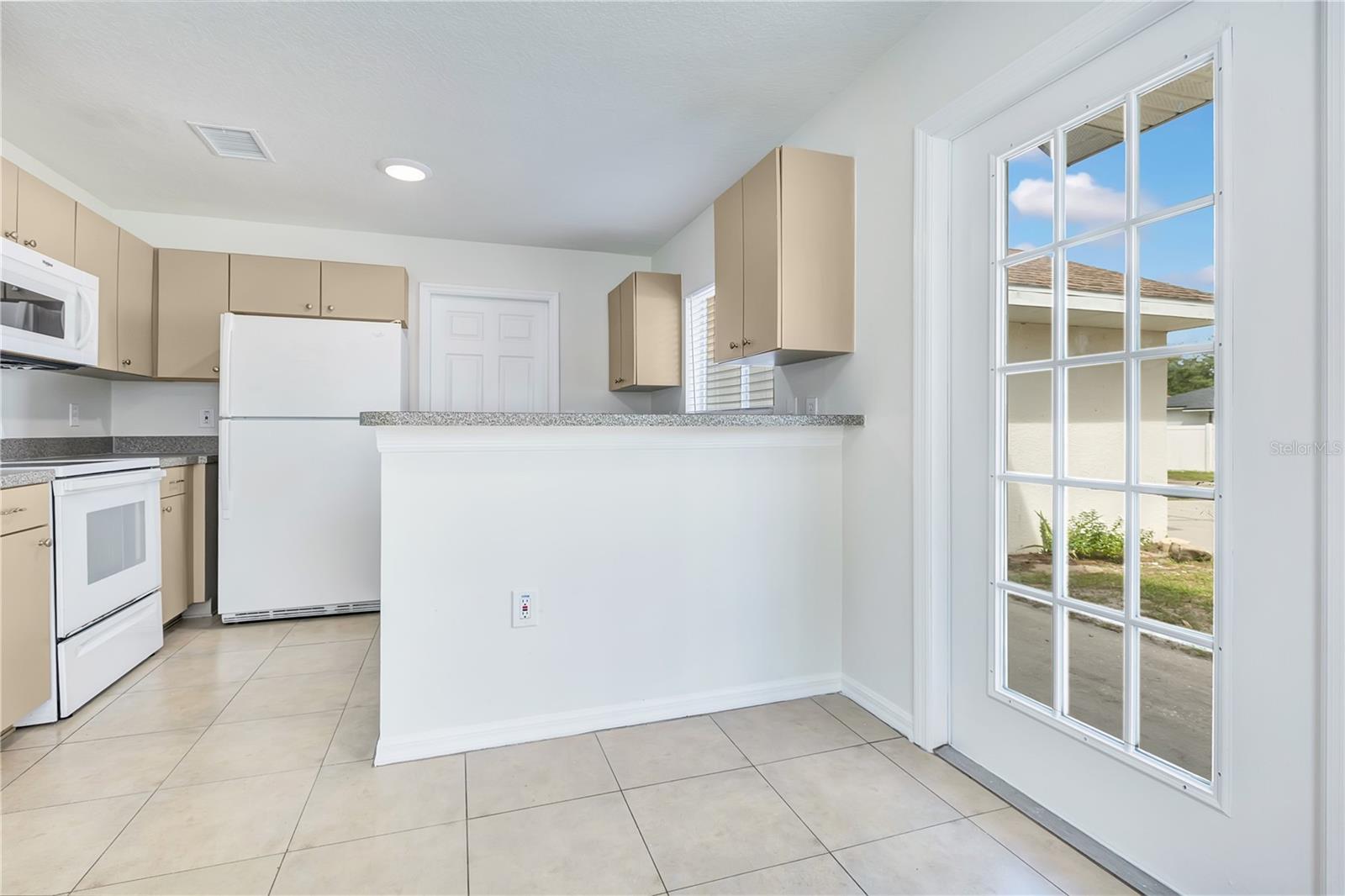 10332 SUMMERVIEW CIR — photo 13