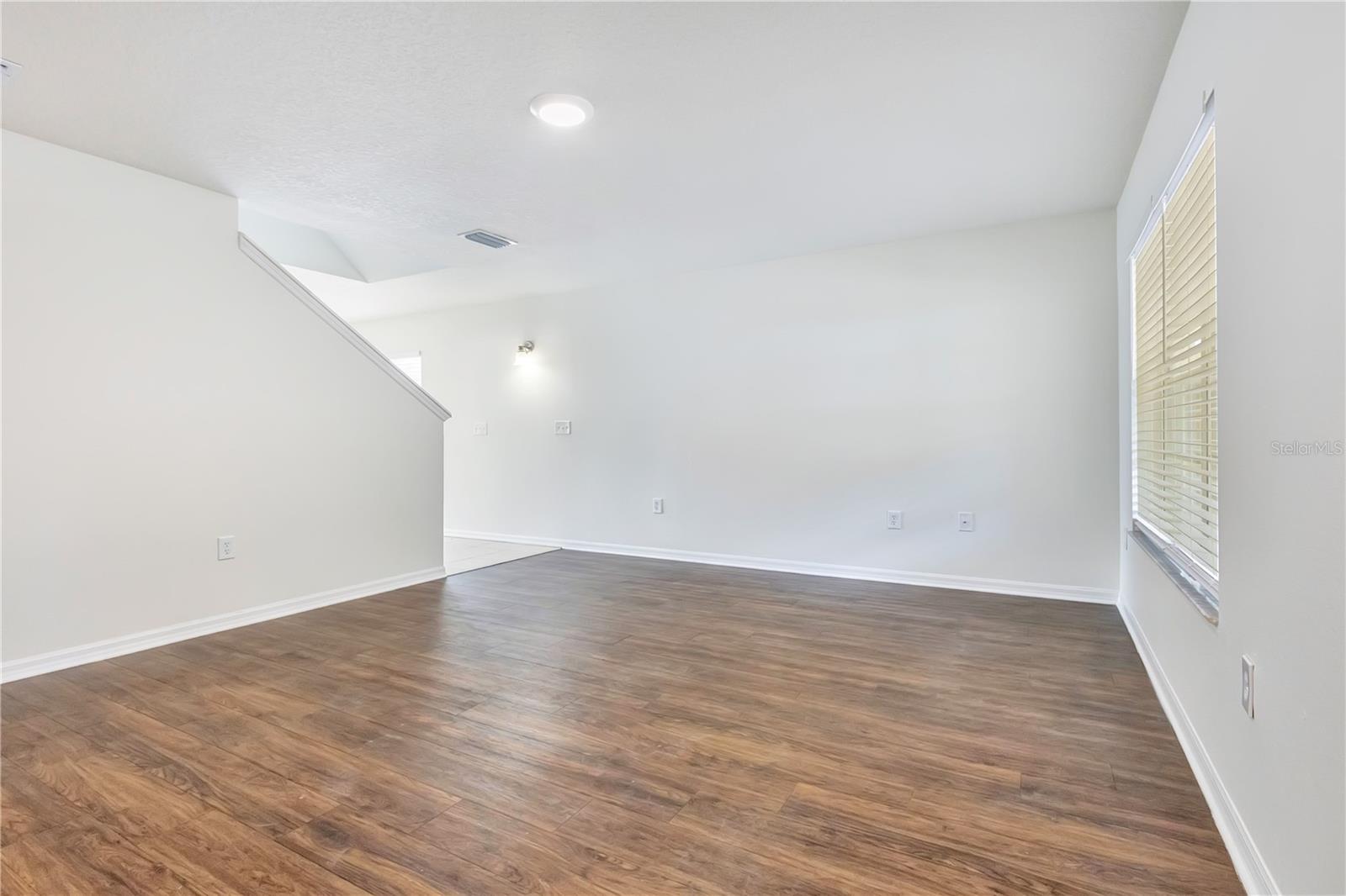 10332 SUMMERVIEW CIR — photo 3