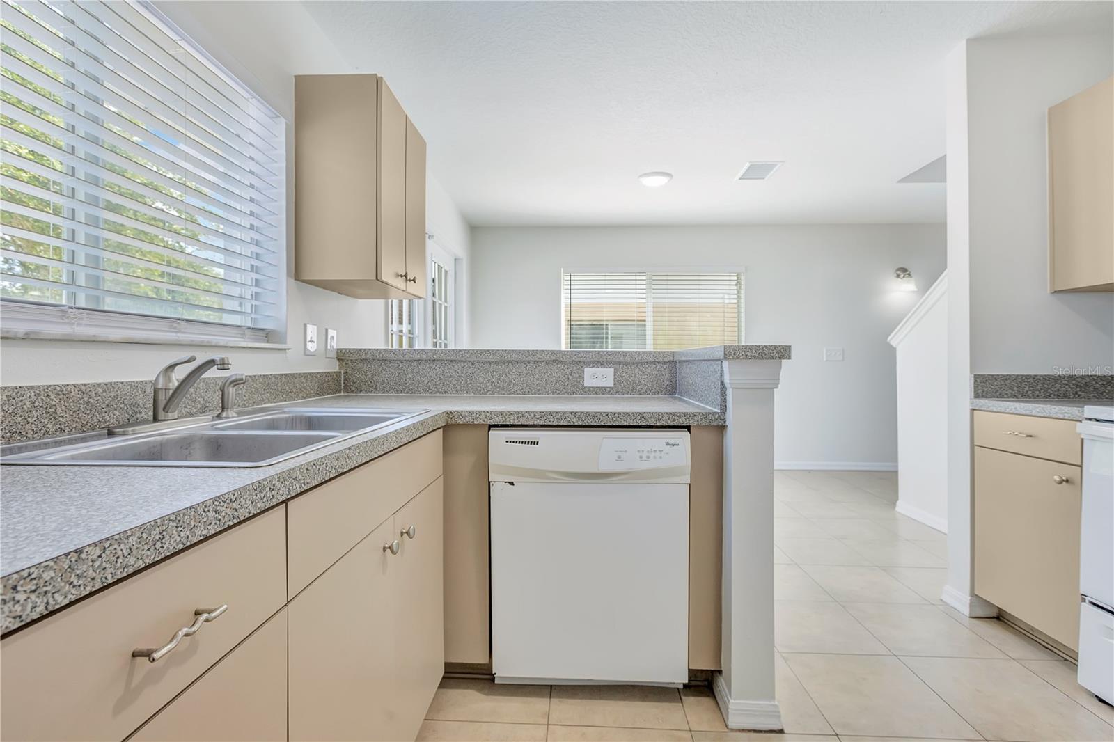 10332 SUMMERVIEW CIR — photo 15