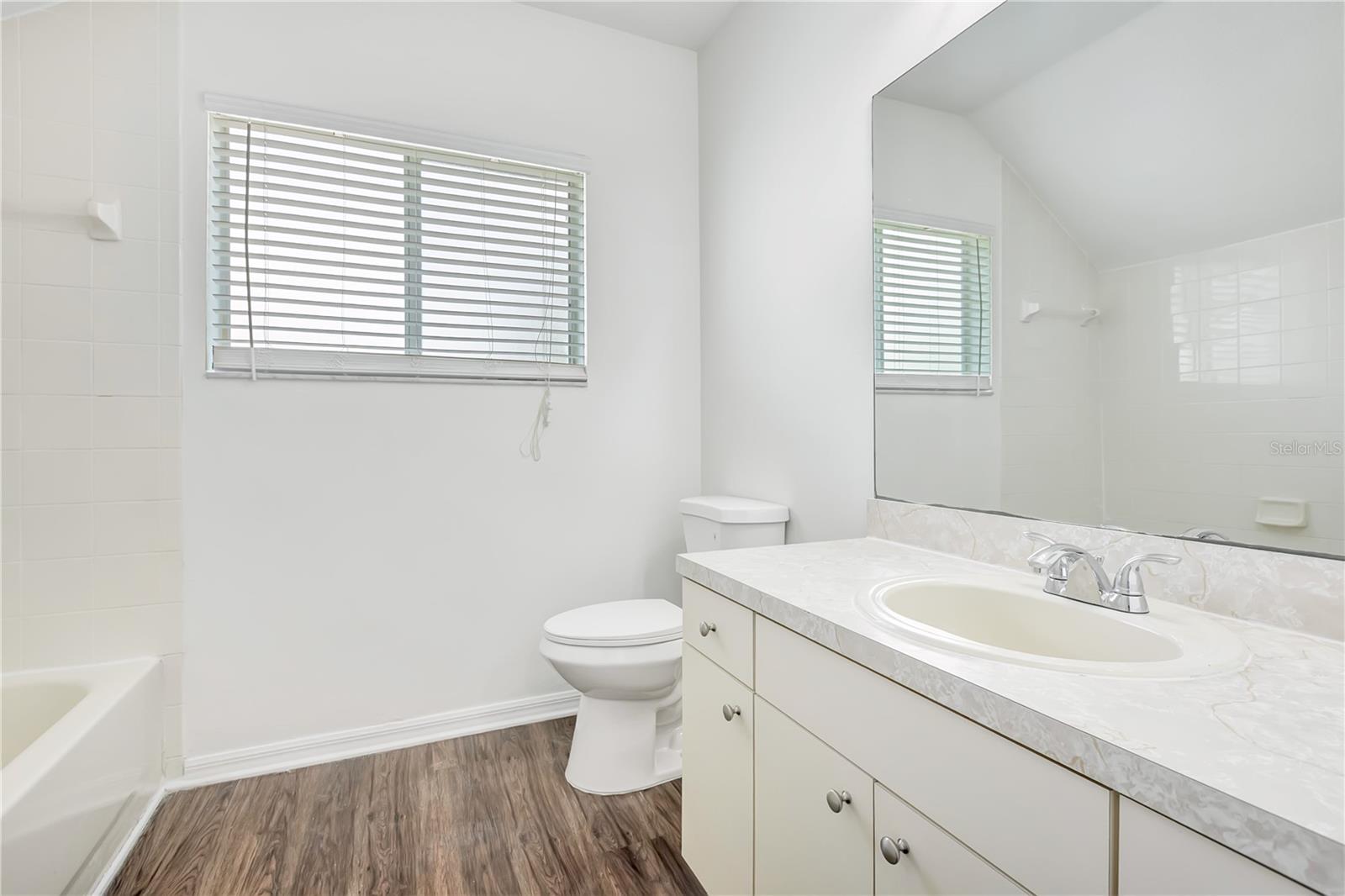 10332 SUMMERVIEW CIR — photo 17
