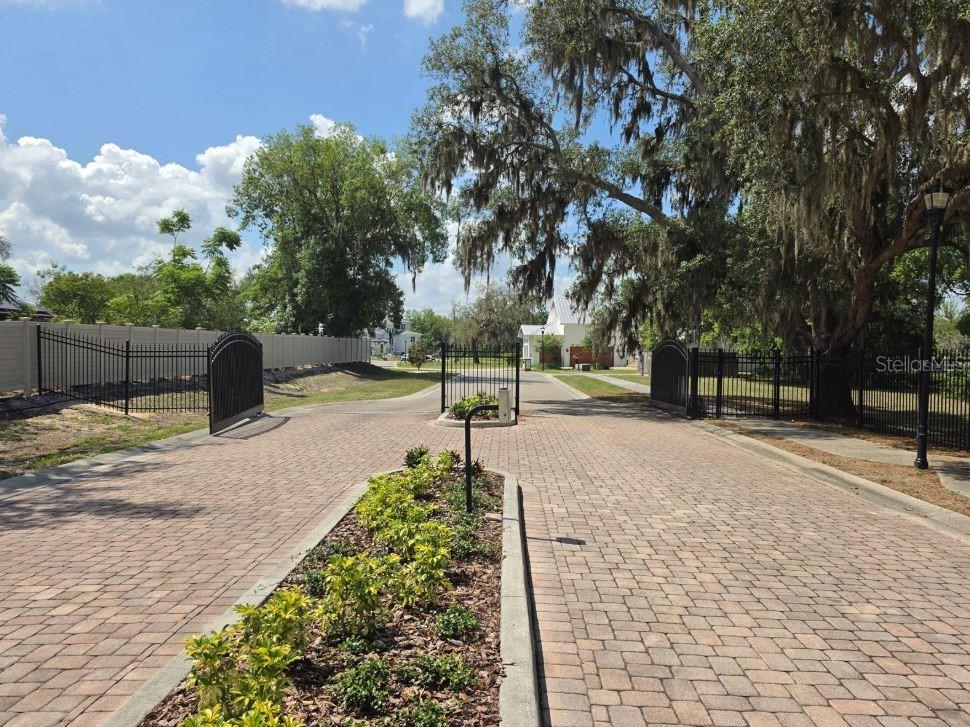 8339 ALAFIA POINTE DR — photo 25