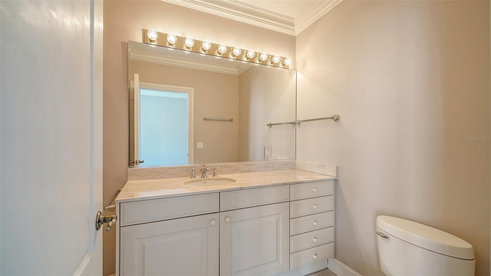 1233 N GULFSTREAM AVE #1404 — photo 37