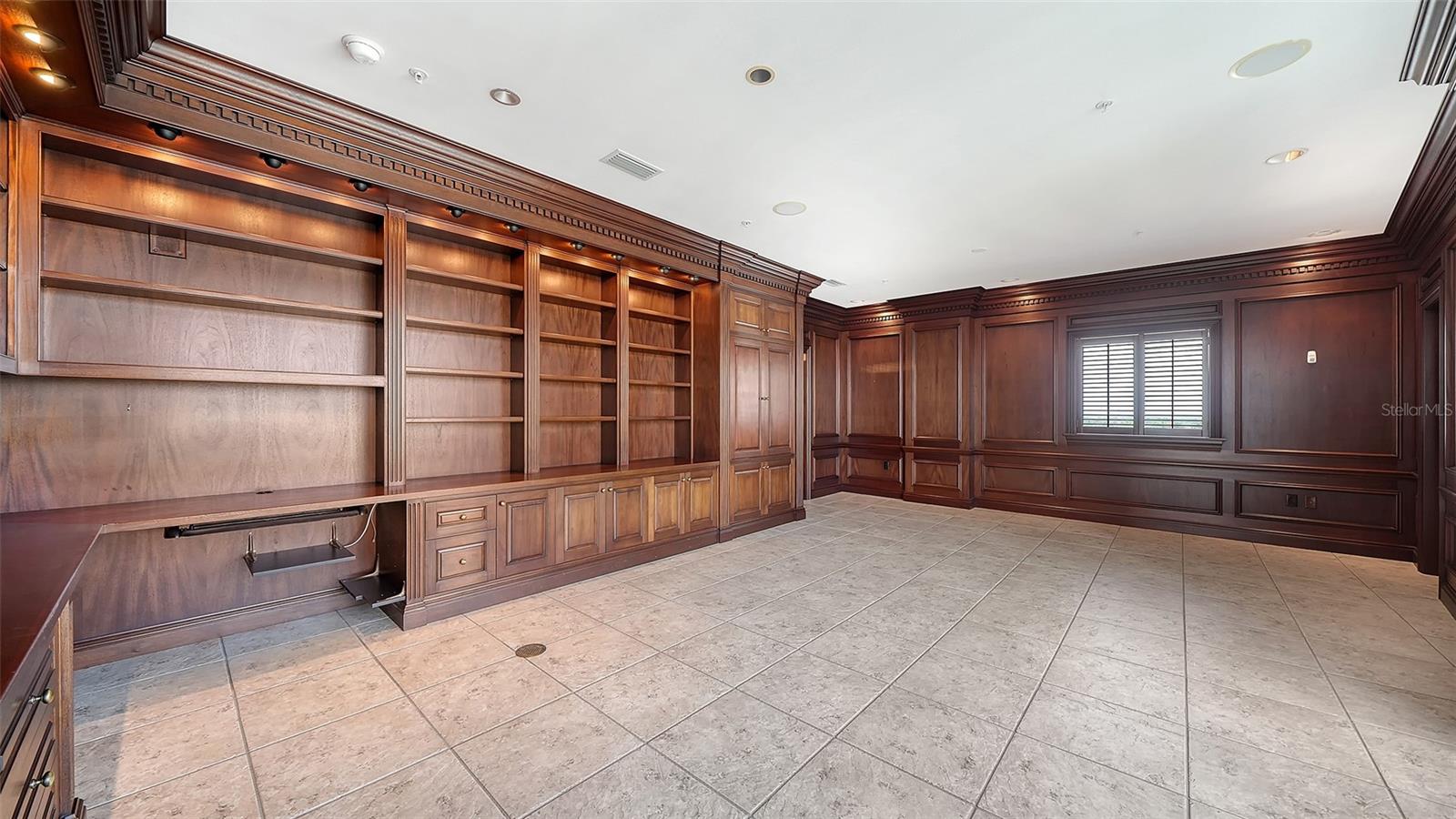 1233 N GULFSTREAM AVE #1404 — photo 33