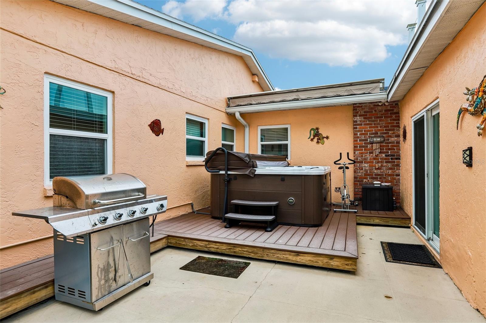 398 COLONY POINT RD S — photo 26