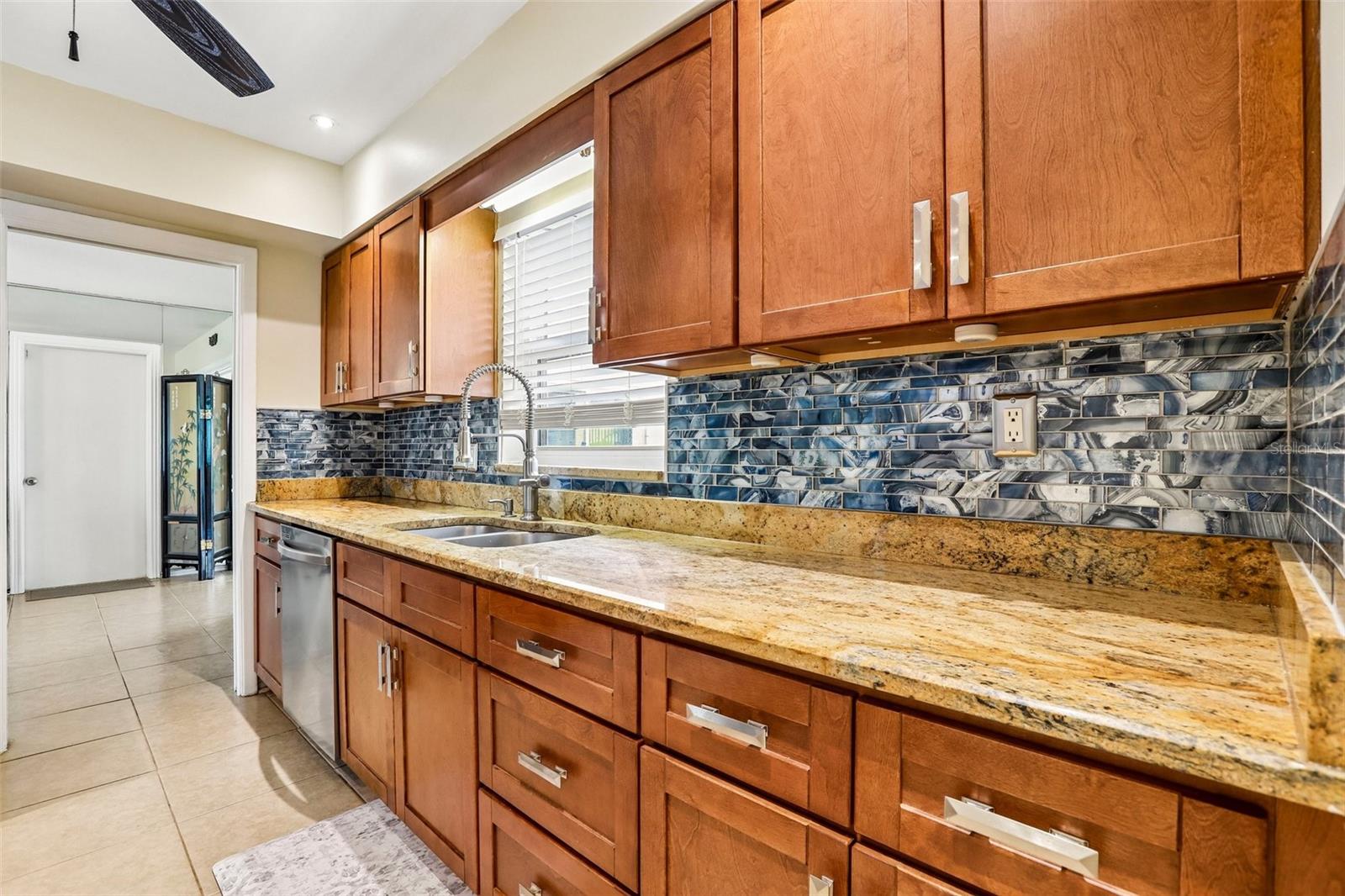 398 COLONY POINT RD S — photo 13
