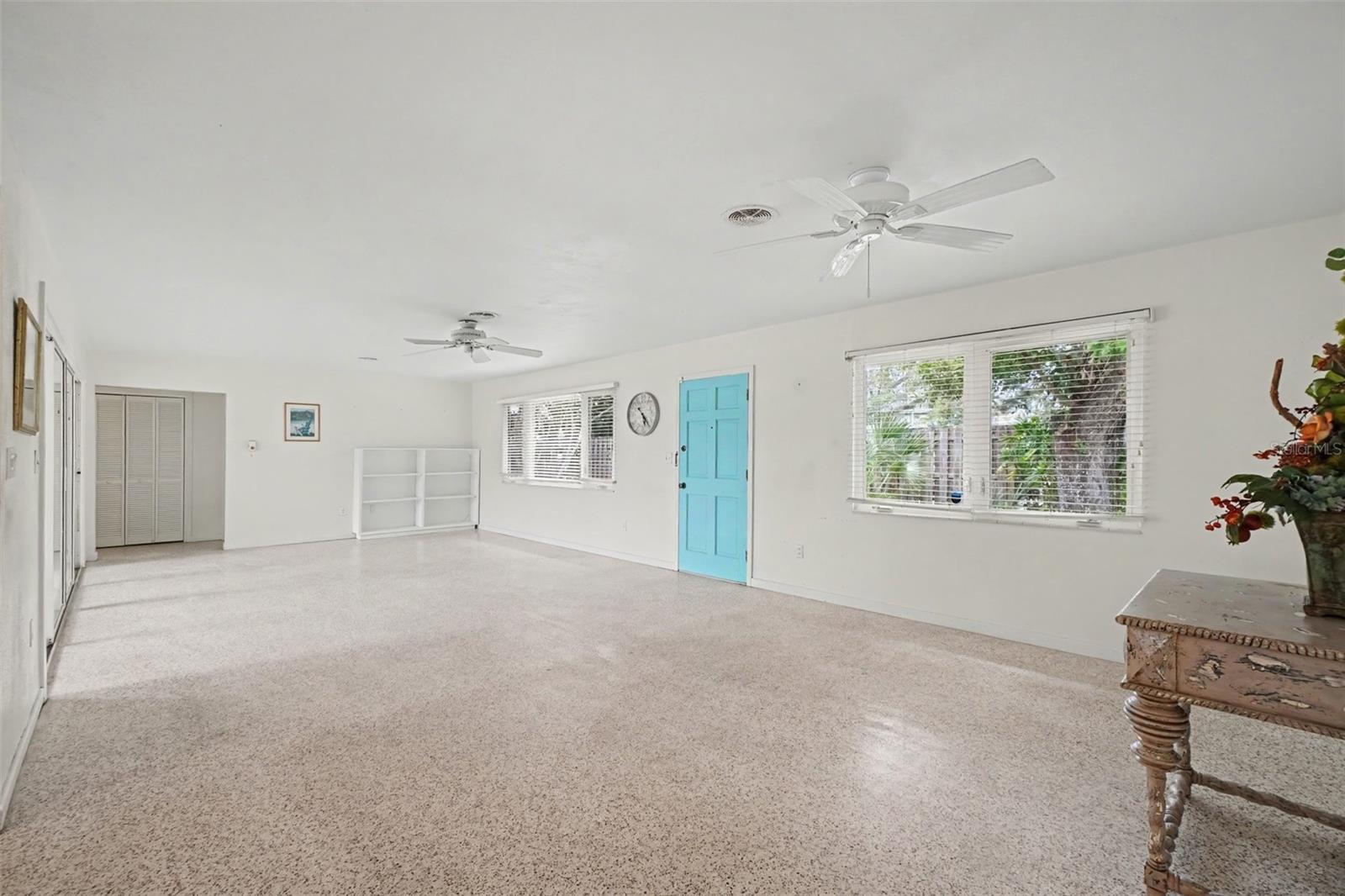 528 RALPH ST — photo 8