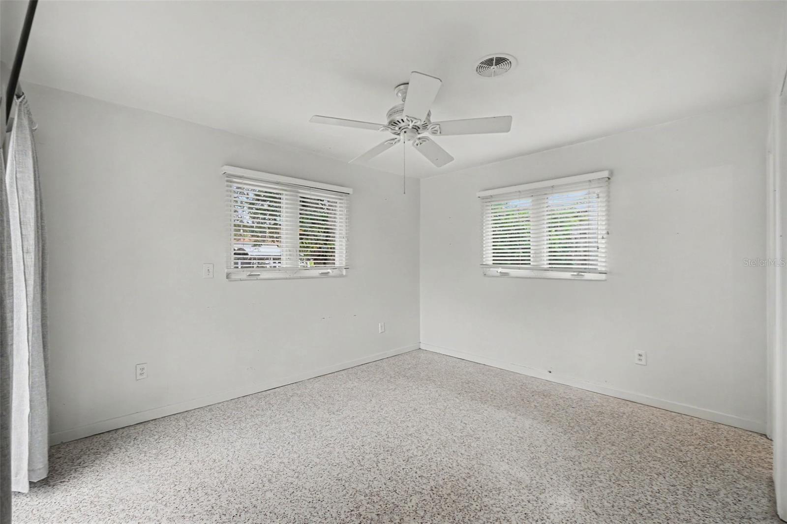 528 RALPH ST — photo 26