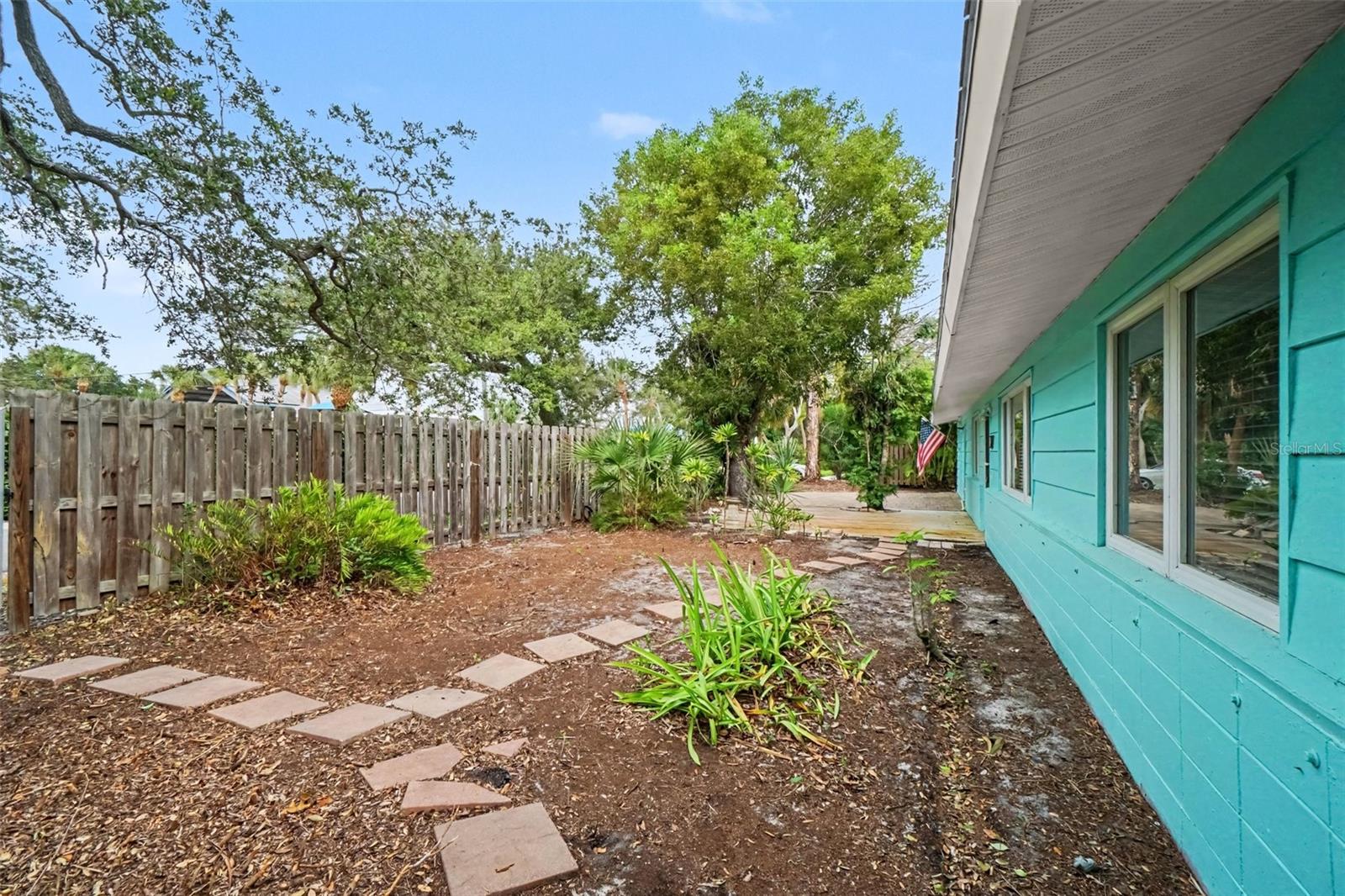 528 RALPH ST — photo 4