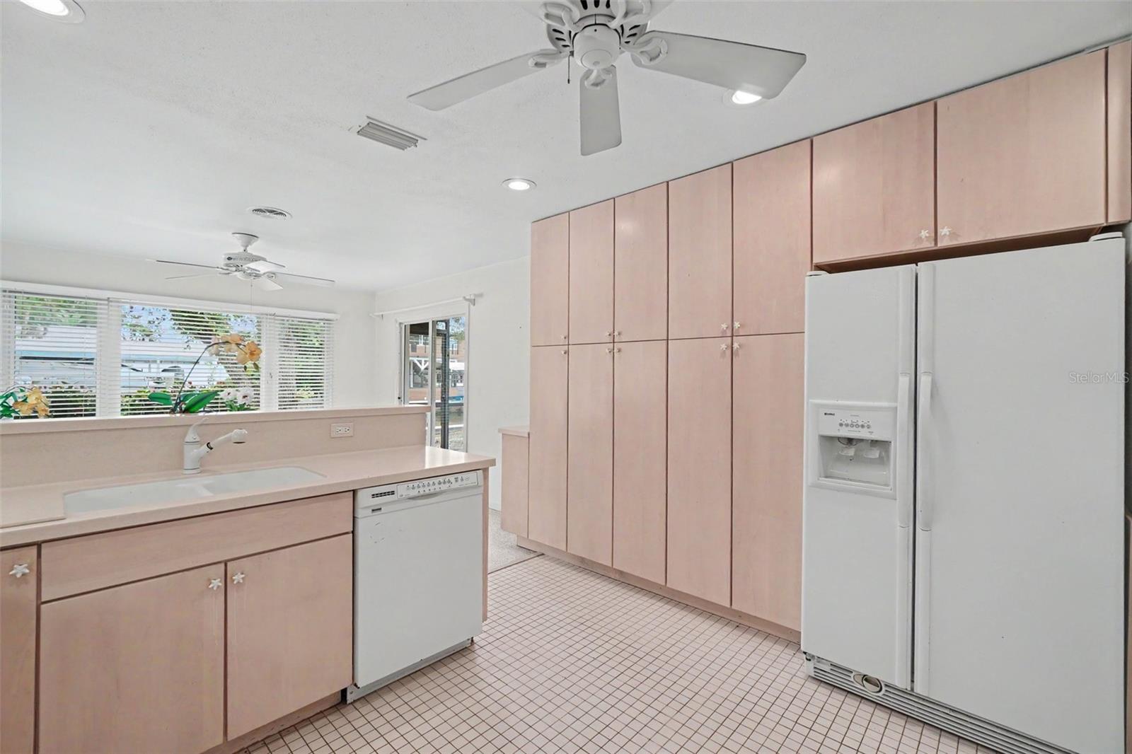 528 RALPH ST — photo 20