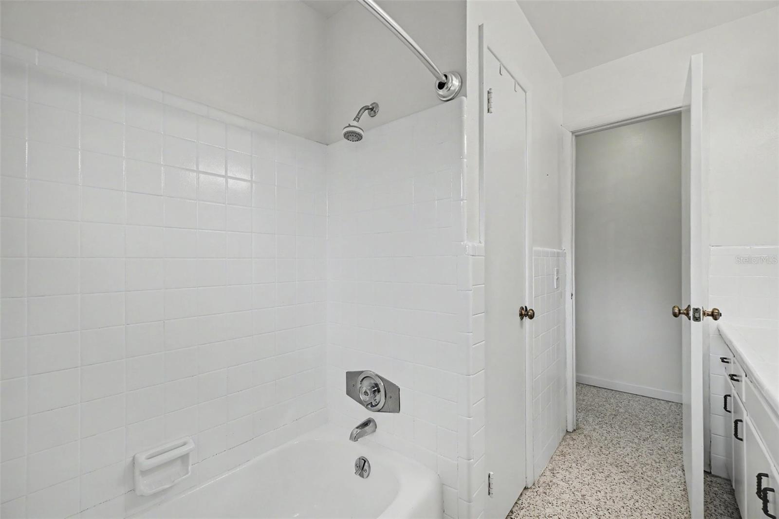 528 RALPH ST — photo 40