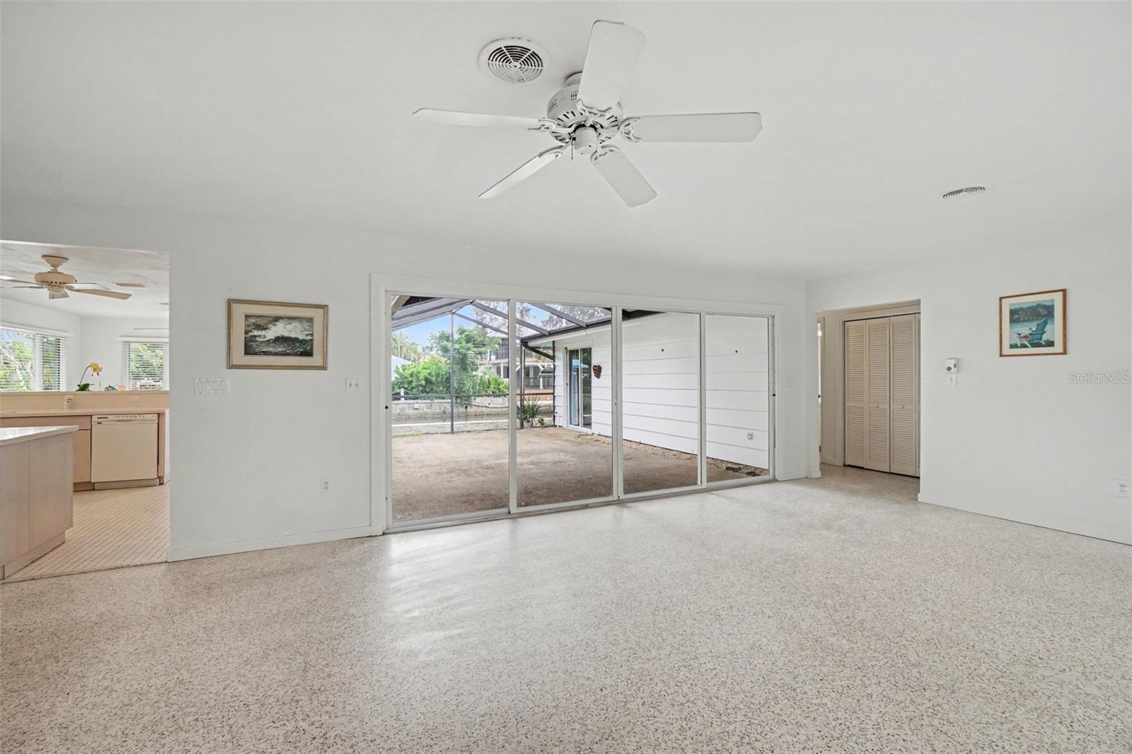 528 RALPH ST — photo 10