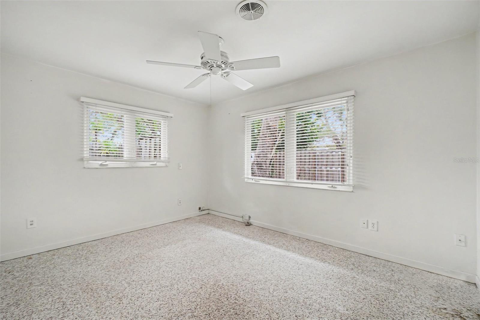 528 RALPH ST — photo 30