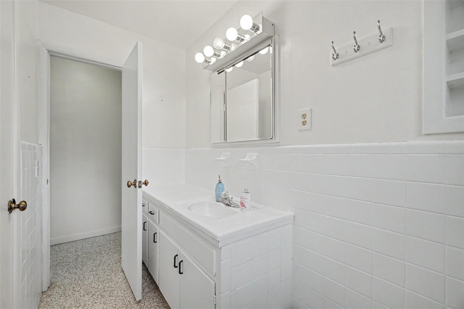 528 RALPH ST — photo 41
