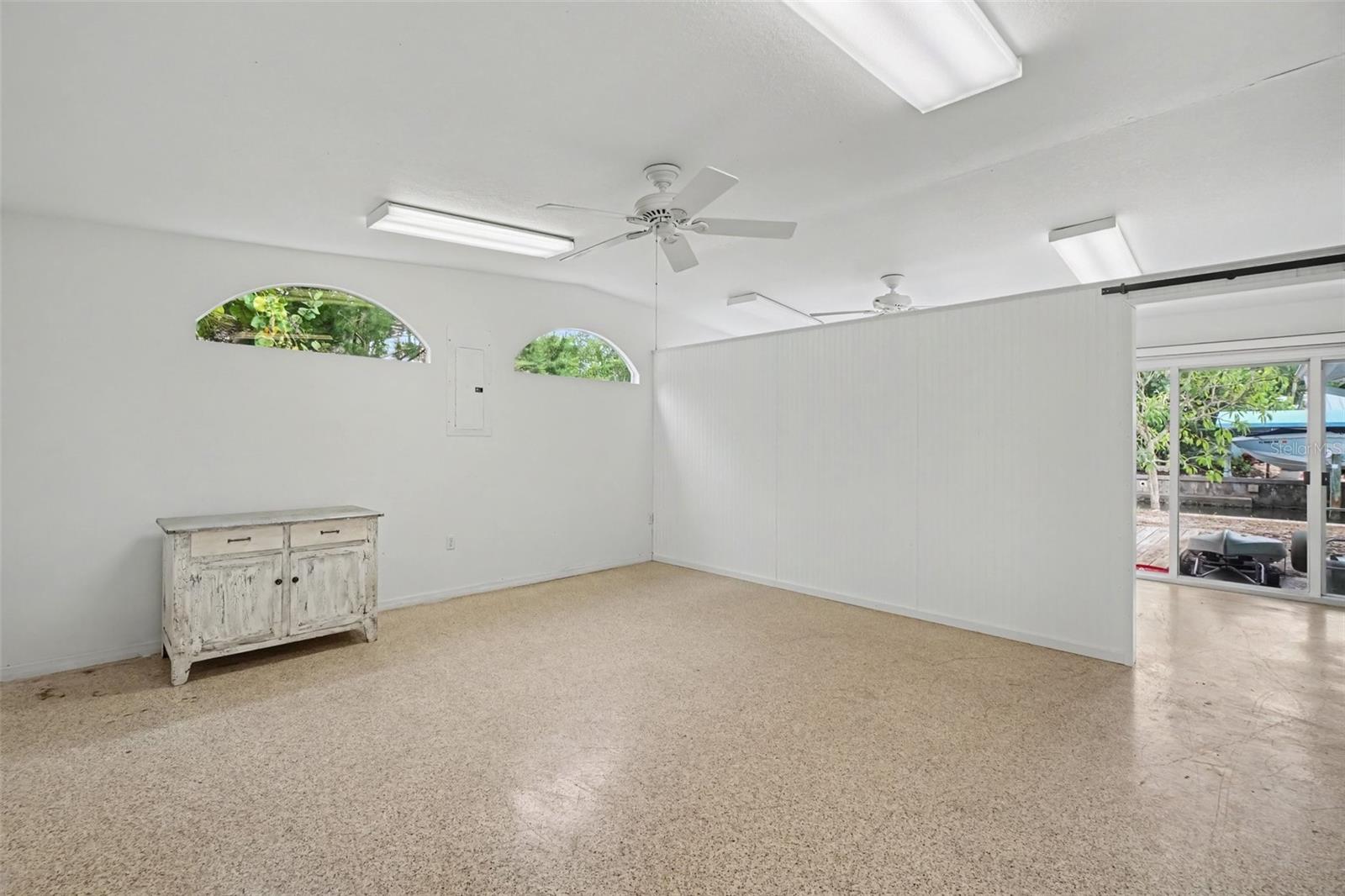 528 RALPH ST — photo 36