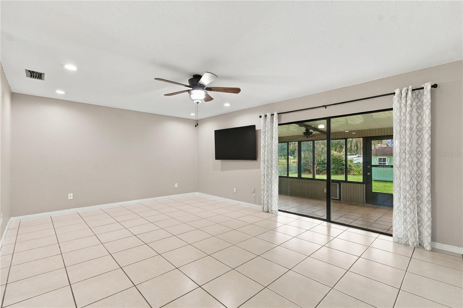 8410 ANGELA CT — photo 23