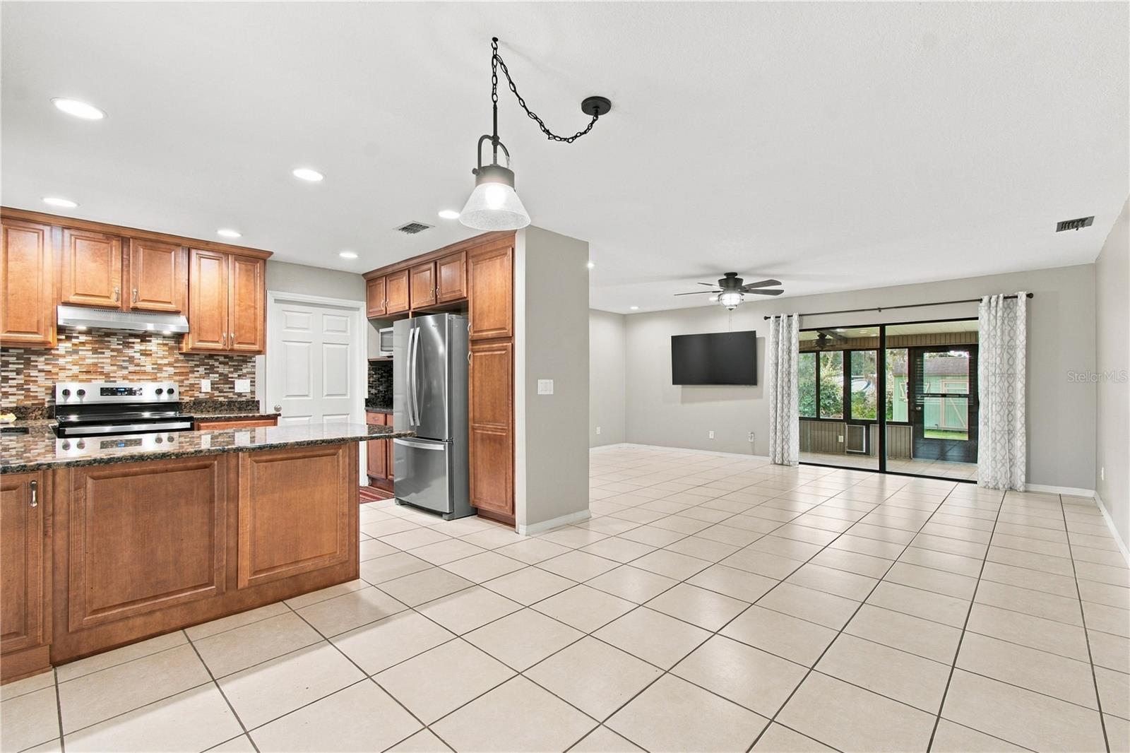 8410 ANGELA CT — photo 12