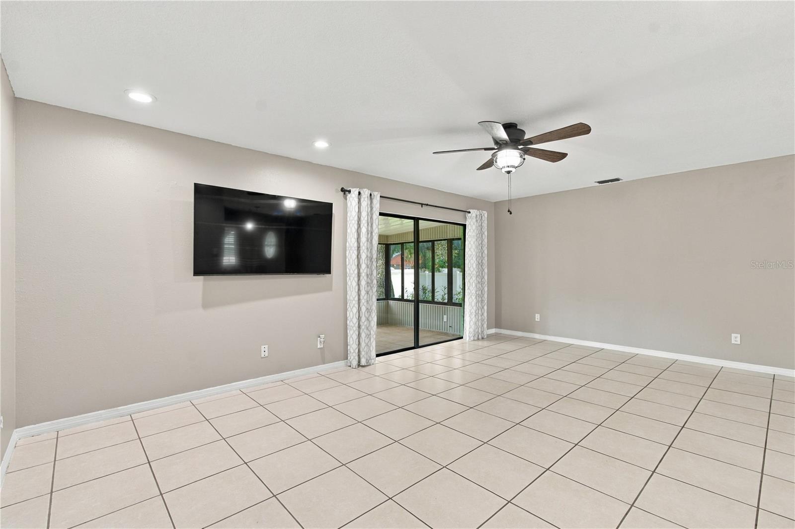 8410 ANGELA CT — photo 24