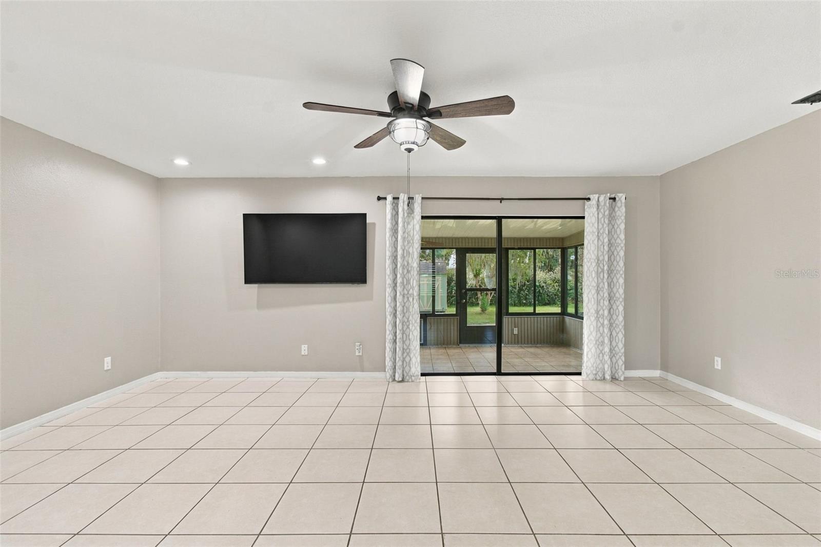 8410 ANGELA CT — photo 38